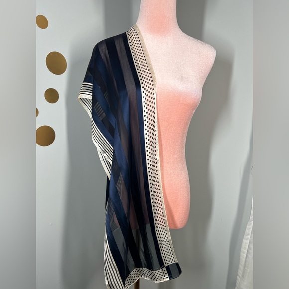 GUC Echo Shadow Striped Scarf - Picture 8 of 9